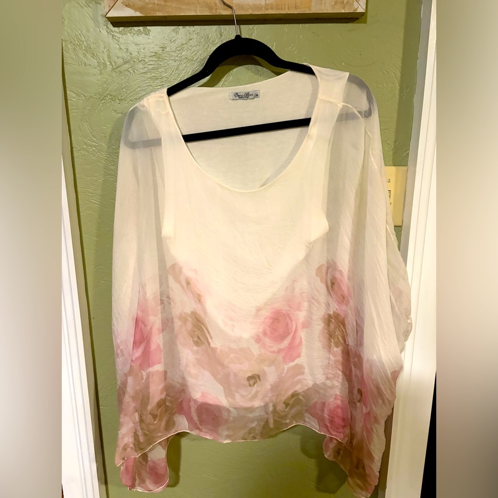 Beautiful silk blouse with white tank base. Perfect Valentine day top.